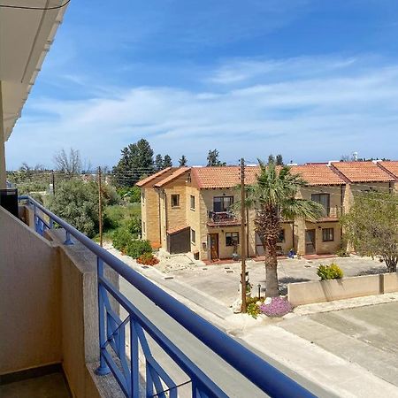 Summer Getaway: Stunning 1 Bedroom Apartment! Polis エクステリア 写真